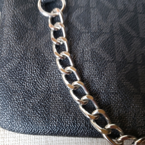 Michael Kors logo fanny pack with pull chain, Medium - Picture 3 of 9